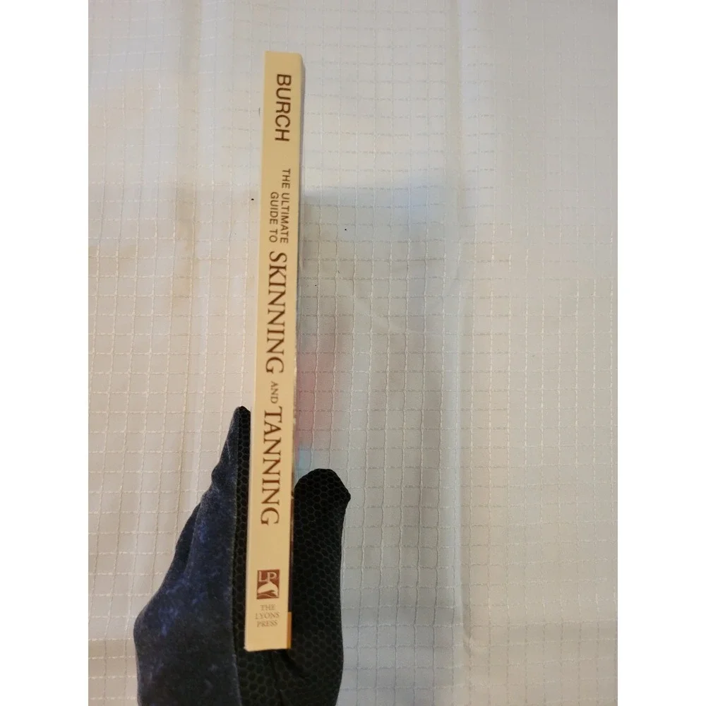 The‎ Ultimate Guide to Skinning and Tanning Monte Burch Softcover Book 2002 ISBN